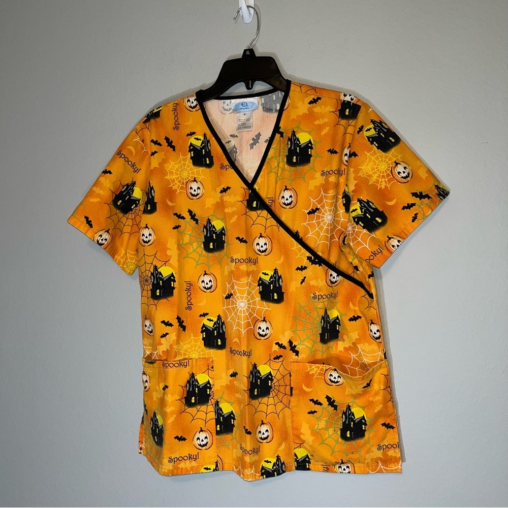 SCRUBS Halloween Scrub Top Size M